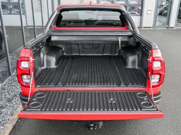 TOYOTA Hilux 2.8 D Aut. 4x4 Double Cab  Invincible  AHK