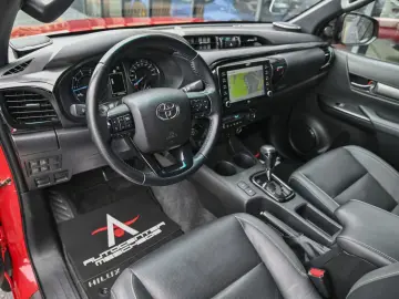 TOYOTA Hilux 2.8 D Aut. 4x4 Double Cab  Invincible  AHK