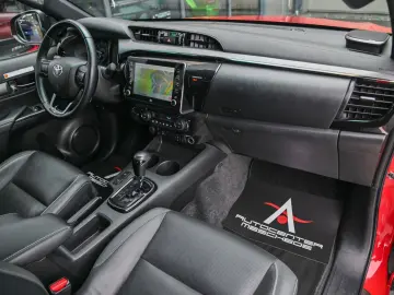 TOYOTA Hilux 2.8 D Aut. 4x4 Double Cab  Invincible  AHK