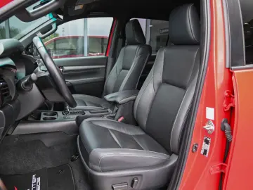 TOYOTA Hilux 2.8 D Aut. 4x4 Double Cab  Invincible  AHK