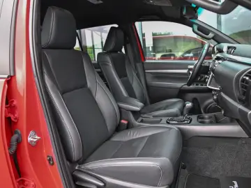 TOYOTA Hilux 2.8 D Aut. 4x4 Double Cab  Invincible  AHK