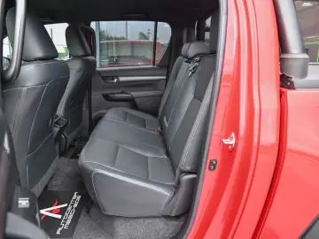 TOYOTA Hilux 2.8 D Aut. 4x4 Double Cab  Invincible  AHK