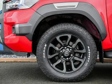TOYOTA Hilux 2.8 D Aut. 4x4 Double Cab  Invincible  AHK