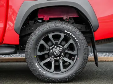 TOYOTA Hilux 2.8 D Aut. 4x4 Double Cab  Invincible  AHK