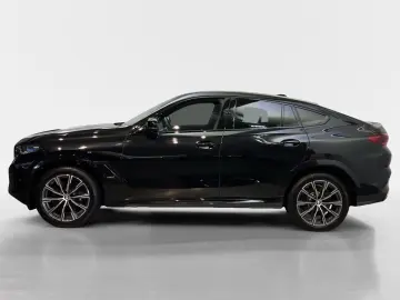 BMW X6 M60i xDrive AHK Pano Innovation B&W Standhzg.
