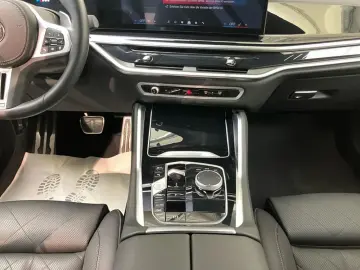 BMW X6 M60i xDrive AHK Pano Innovation B&W Standhzg.
