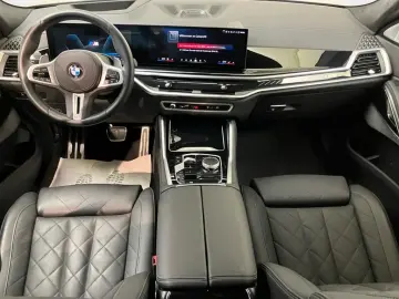 BMW X6 M60i xDrive AHK Pano Innovation B&W Standhzg.