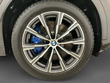 BMW X6 M60i xDrive AHK Pano Innovation B&W Standhzg.