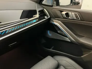 BMW X6 M60i xDrive AHK Pano Innovation B&W Standhzg.