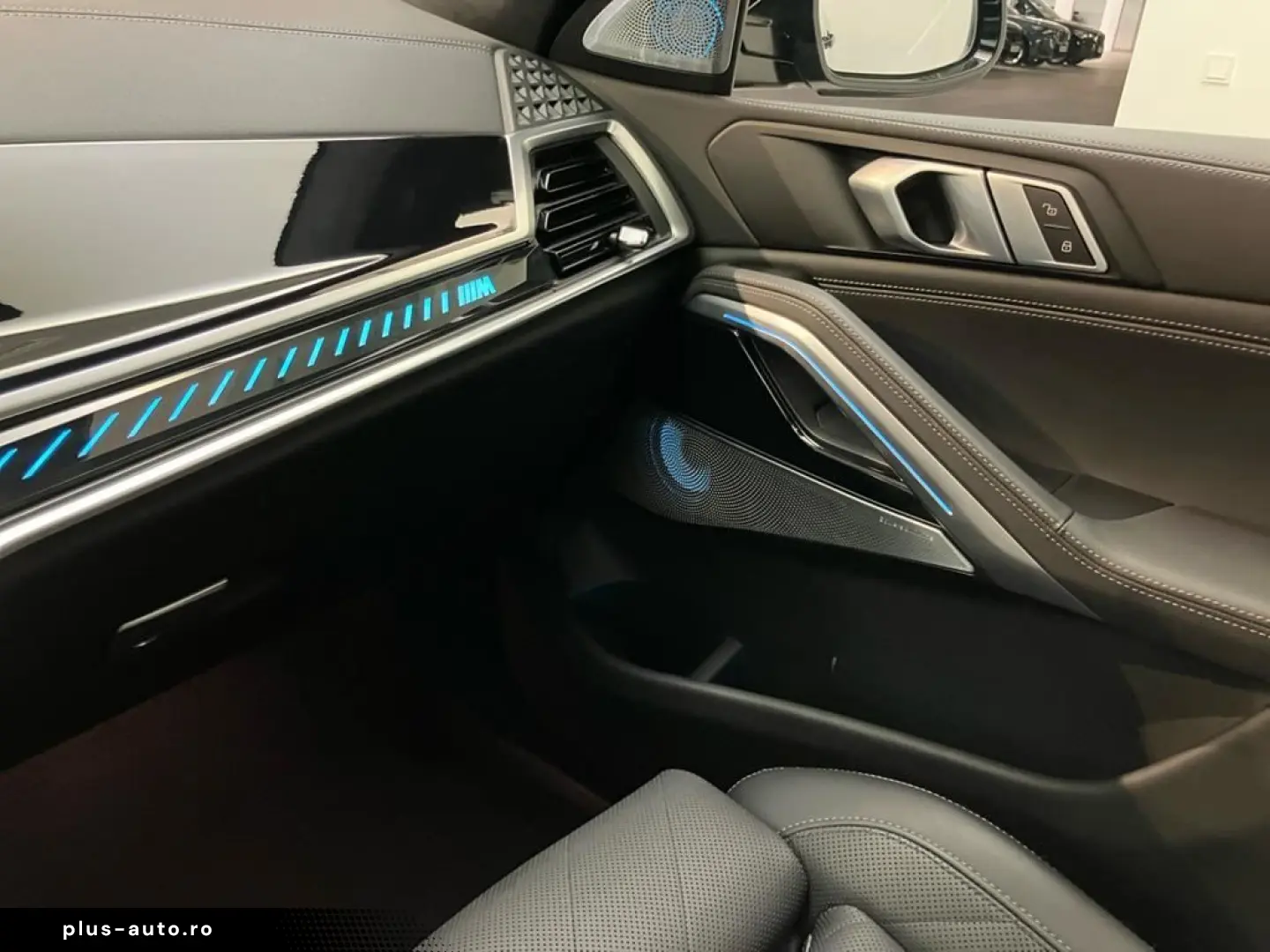 BMW X6 M60i xDrive AHK Pano Innovation B&W Standhzg.