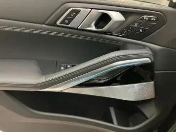 BMW X6 M60i xDrive AHK Pano Innovation B&W Standhzg.
