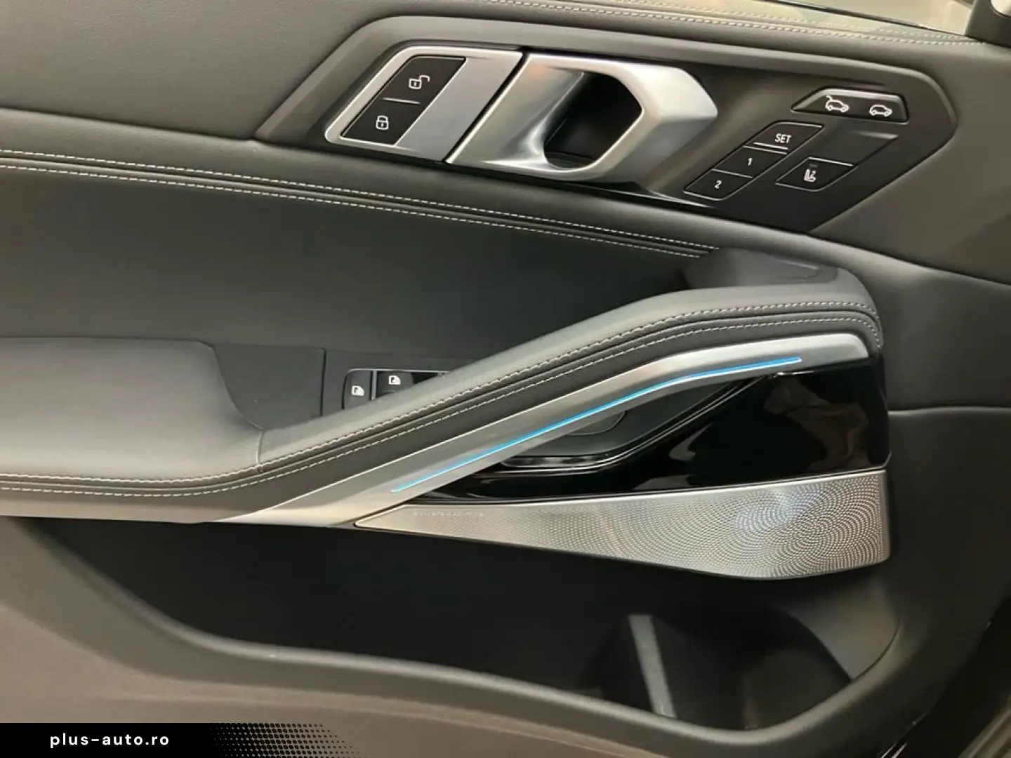BMW X6 M60i xDrive AHK Pano Innovation B&W Standhzg.