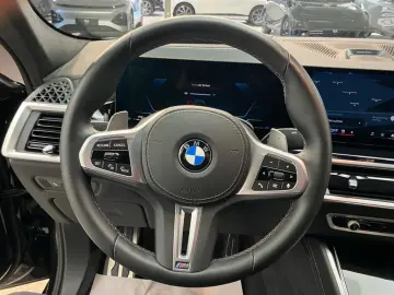 BMW X6 M60i xDrive AHK Pano Innovation B&W Standhzg.