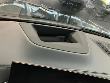 BMW X6 M60i xDrive AHK Pano Innovation B&W Standhzg.
