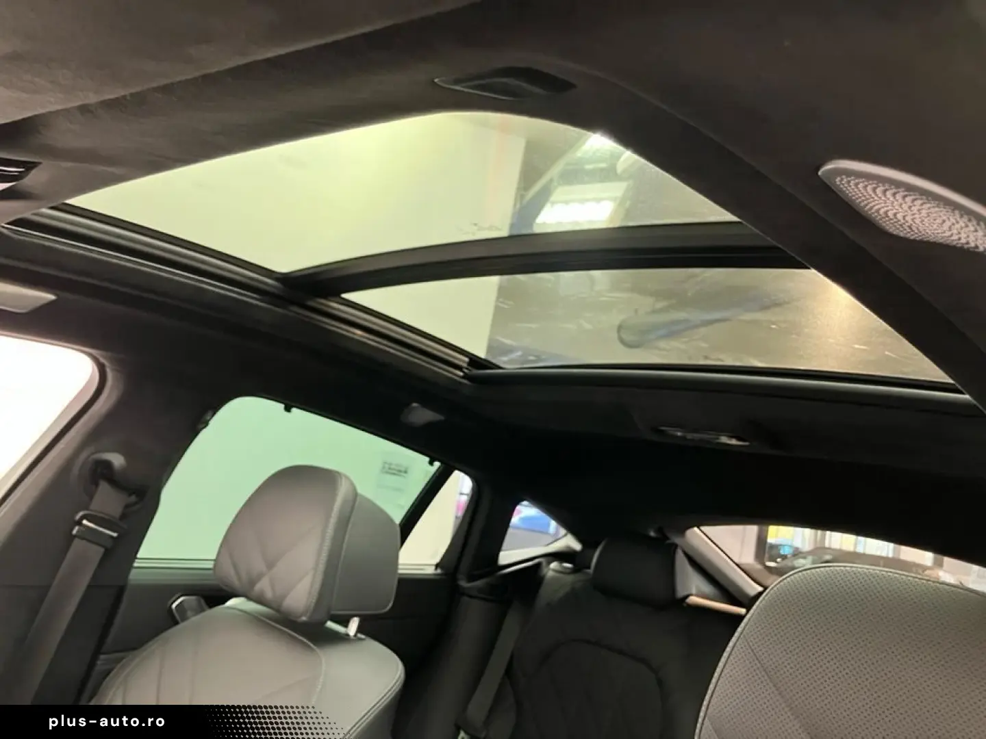 BMW X6 M60i xDrive AHK Pano Innovation B&W Standhzg.