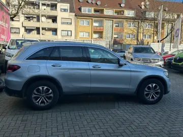 MERCEDES-BENZ GLC 220 4Matic STHZ SHZ NAVI KAMERA DISTR