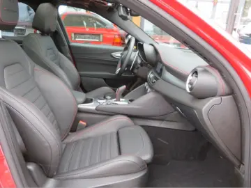 Alfa Romeo Giulia Competizione Q4 280 CP