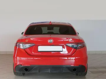 Alfa Romeo Giulia Competizione Q4 280 CP