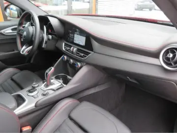 Alfa Romeo Giulia Competizione Q4 280 CP