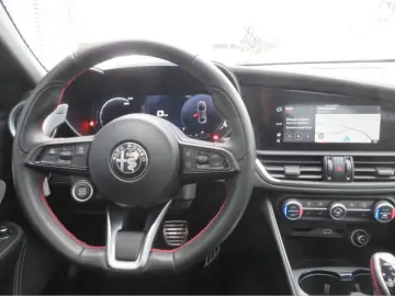 Alfa Romeo Giulia Competizione Q4 280 CP