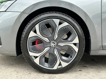 SKODA RS 265PS DSG NAVI DCC PADACH KAMERA eHK LM19 AHK