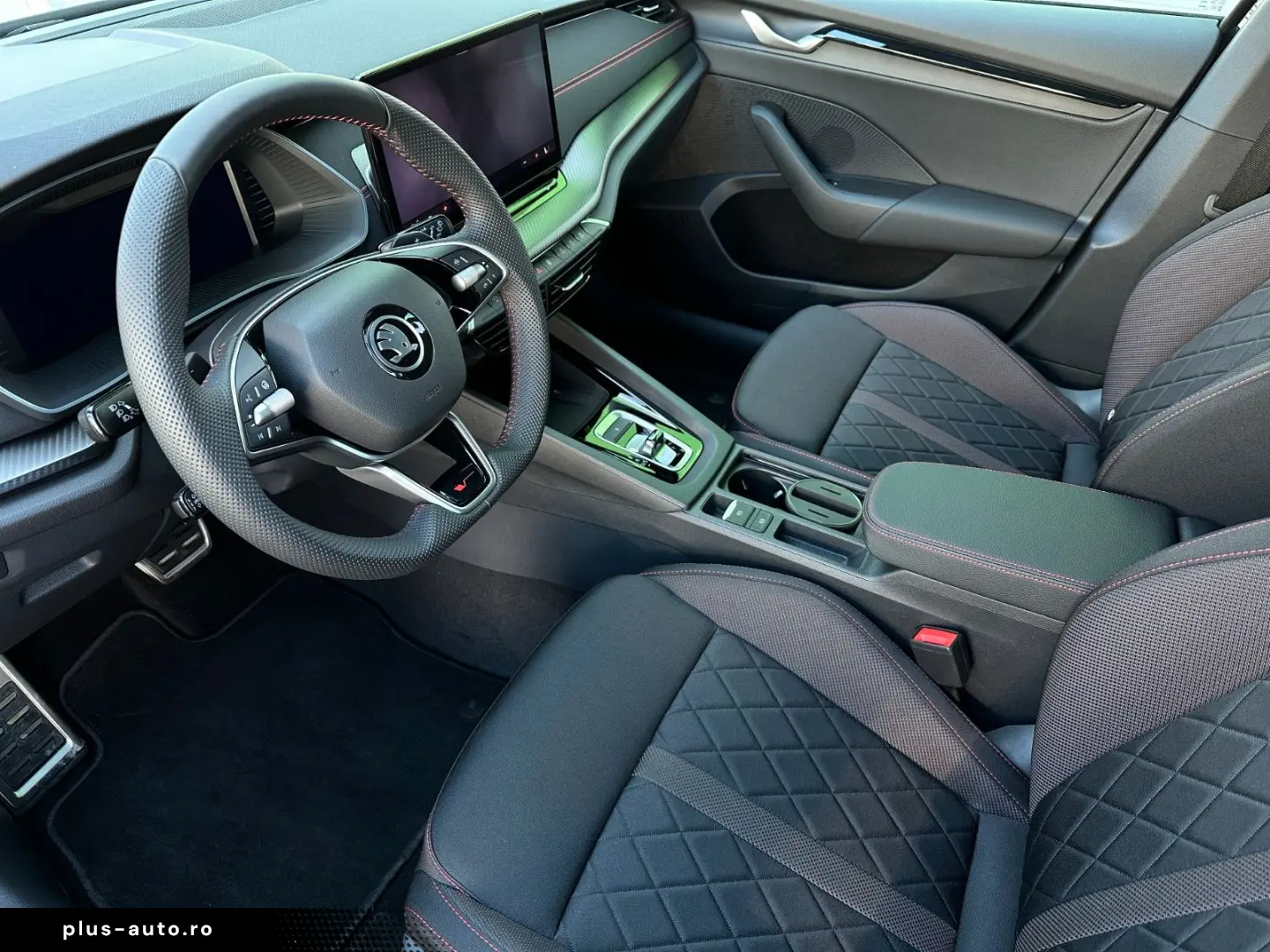 SKODA RS 265PS DSG NAVI DCC PADACH KAMERA eHK LM19 AHK
