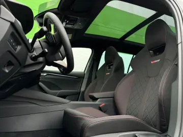 SKODA RS 265PS DSG NAVI DCC PADACH KAMERA eHK LM19 AHK