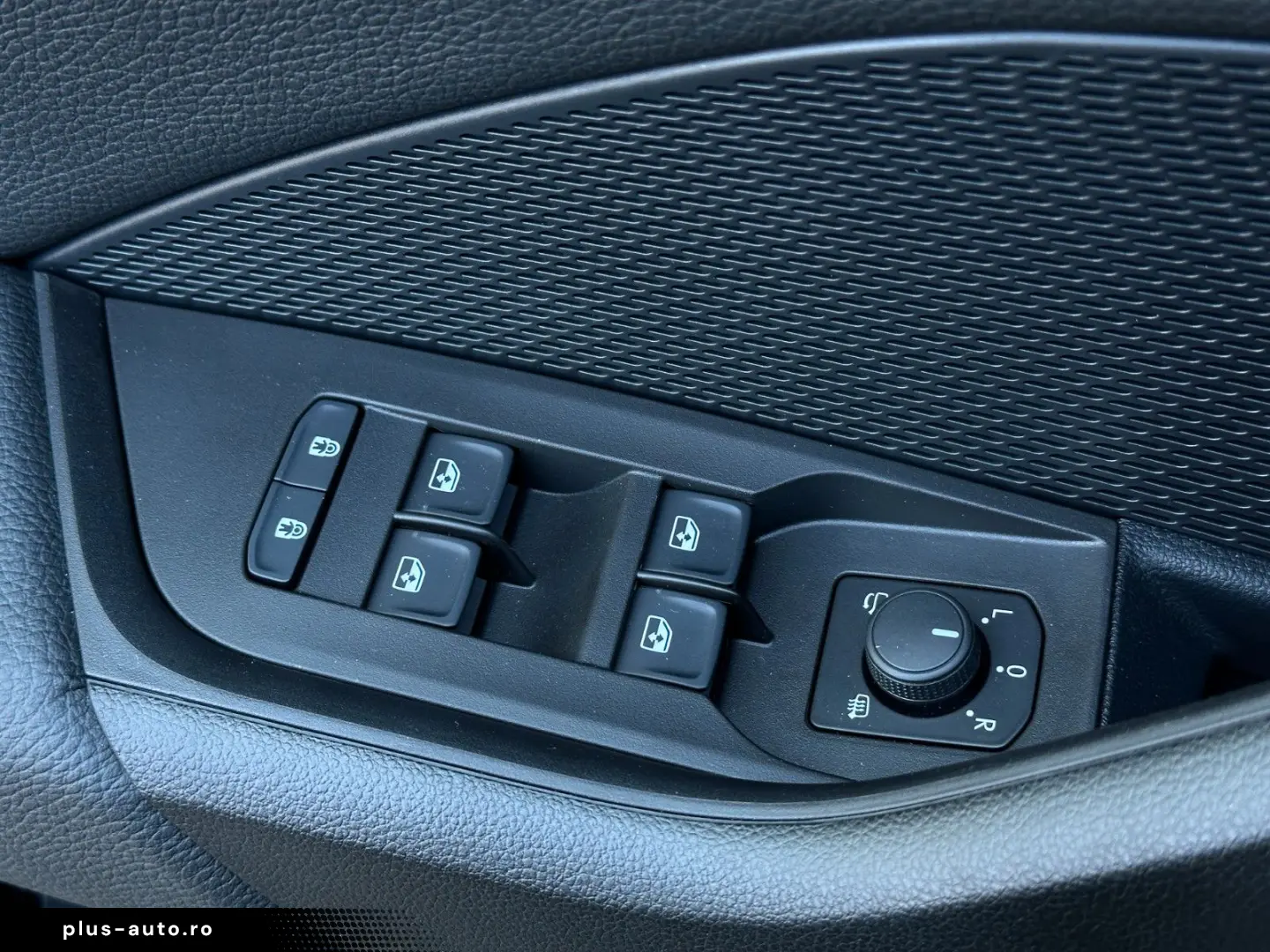 SKODA RS 265PS DSG NAVI DCC PADACH KAMERA eHK LM19 AHK