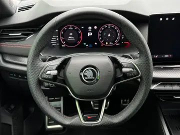 SKODA RS 265PS DSG NAVI DCC PADACH KAMERA eHK LM19 AHK
