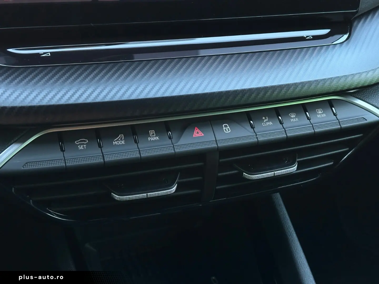 SKODA RS 265PS DSG NAVI DCC PADACH KAMERA eHK LM19 AHK