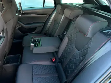 SKODA RS 265PS DSG NAVI DCC PADACH KAMERA eHK LM19 AHK