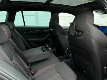SKODA RS 265PS DSG NAVI DCC PADACH KAMERA eHK LM19 AHK