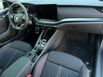 SKODA RS 265PS DSG NAVI DCC PADACH KAMERA eHK LM19 AHK