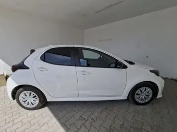TOYOTA YARIS 1 5-l-VVT-i Hybrid CVT Comfort