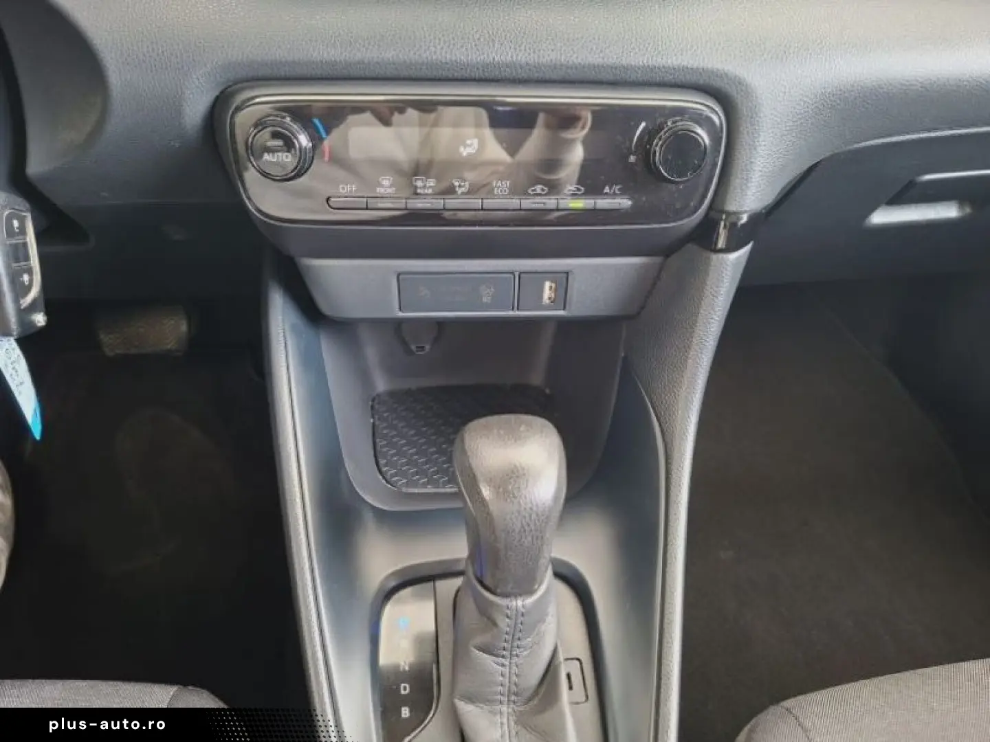 TOYOTA YARIS 1 5-l-VVT-i Hybrid CVT Comfort