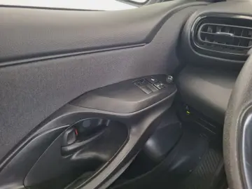 TOYOTA YARIS 1 5-l-VVT-i Hybrid CVT Comfort