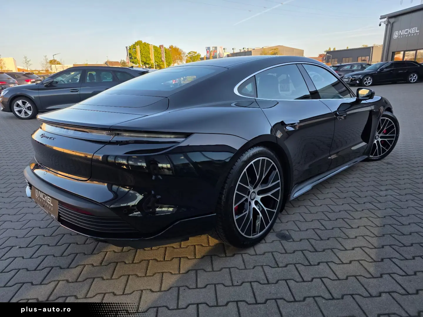 Porsche Taycan 4 S  HuD Matrix Pano Massage 360