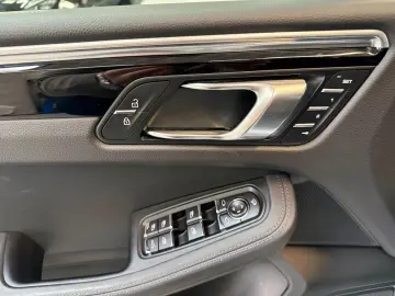 PORSCHE Macan S 360   LUFTFAHRWERK PANO 18-Wege AHK