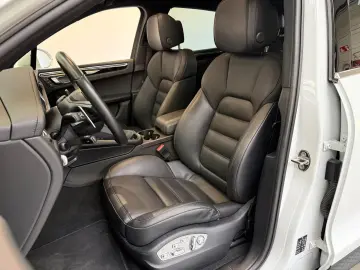 PORSCHE Macan S 360   LUFTFAHRWERK PANO 18-Wege AHK