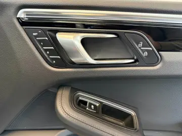 PORSCHE Macan S 360   LUFTFAHRWERK PANO 18-Wege AHK