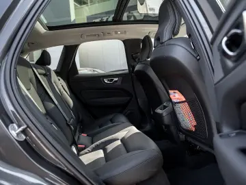 VOLVO XC60 B5 AWD Plus Dark Panrama  Head Up  360 Grad
