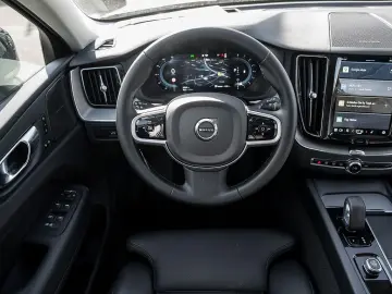 VOLVO XC60 B5 AWD Plus Dark Panrama  Head Up  360 Grad