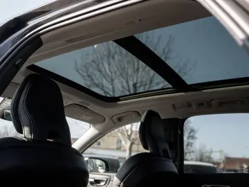 VOLVO XC60 B5 AWD Plus Dark Panrama  Head Up  360 Grad