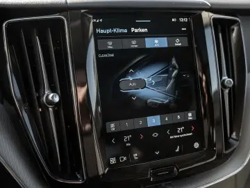 VOLVO XC60 B5 AWD Plus Dark Panrama  Head Up  360 Grad