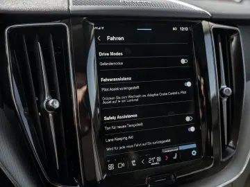 VOLVO XC60 B5 AWD Plus Dark Panrama  Head Up  360 Grad