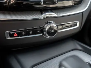 VOLVO XC60 B5 AWD Plus Dark Panrama  Head Up  360 Grad