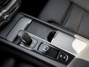 VOLVO XC60 B5 AWD Plus Dark Panrama  Head Up  360 Grad
