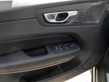 VOLVO XC60 B5 AWD Plus Dark Panrama  Head Up  360 Grad