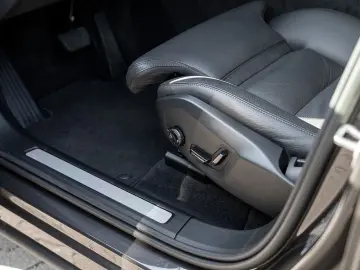 VOLVO XC60 B5 AWD Plus Dark Panrama  Head Up  360 Grad
