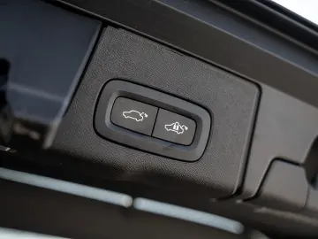 VOLVO XC60 B5 AWD Plus Dark Panrama  Head Up  360 Grad